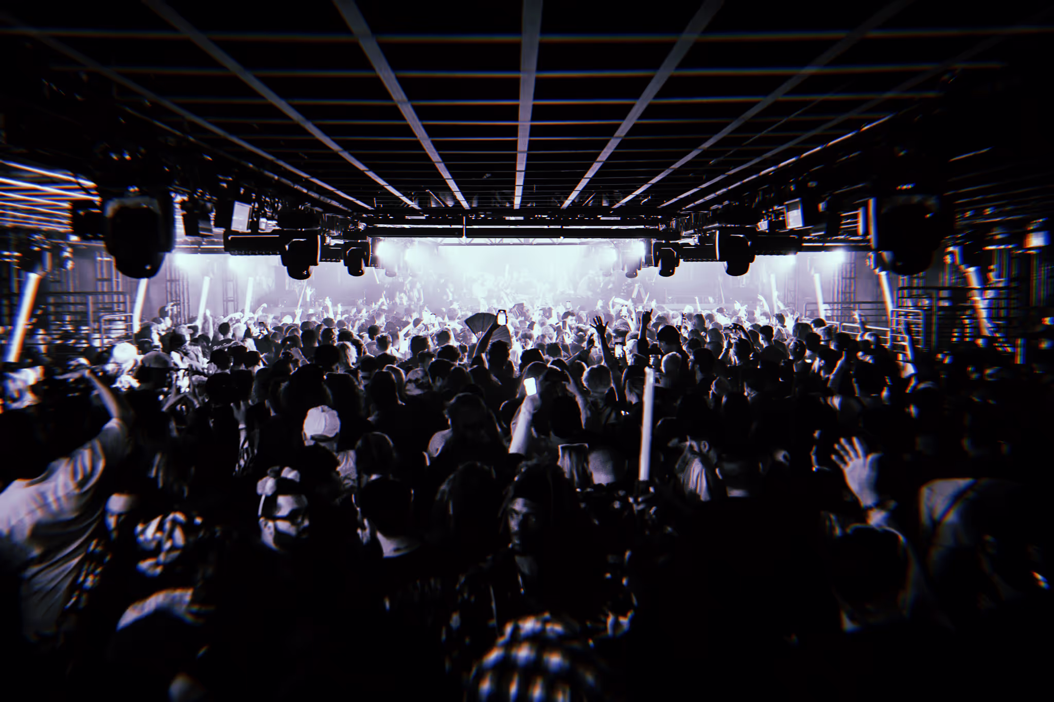 rave with overhead truss set low