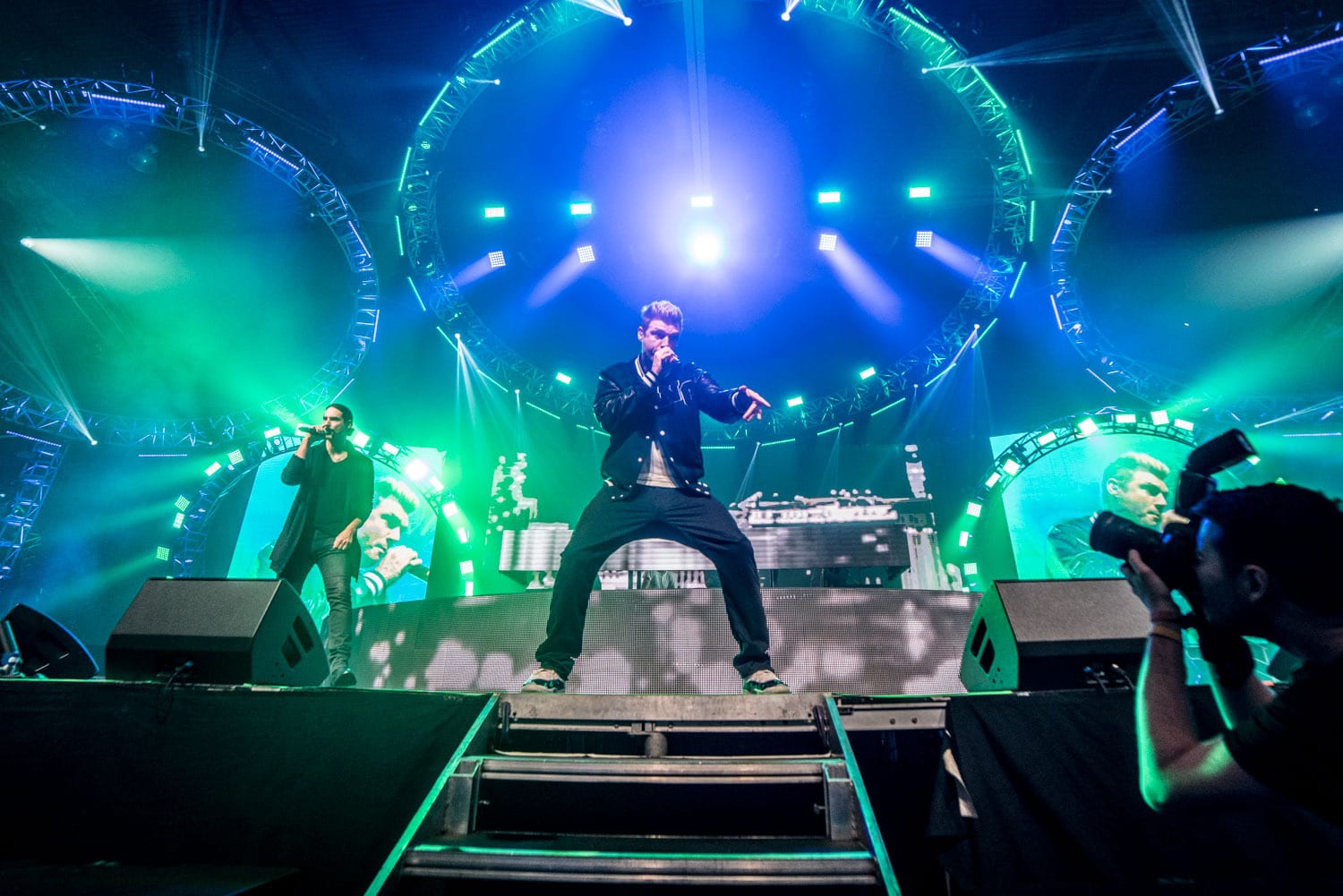 The Chainsmokers NYE 2016 stage