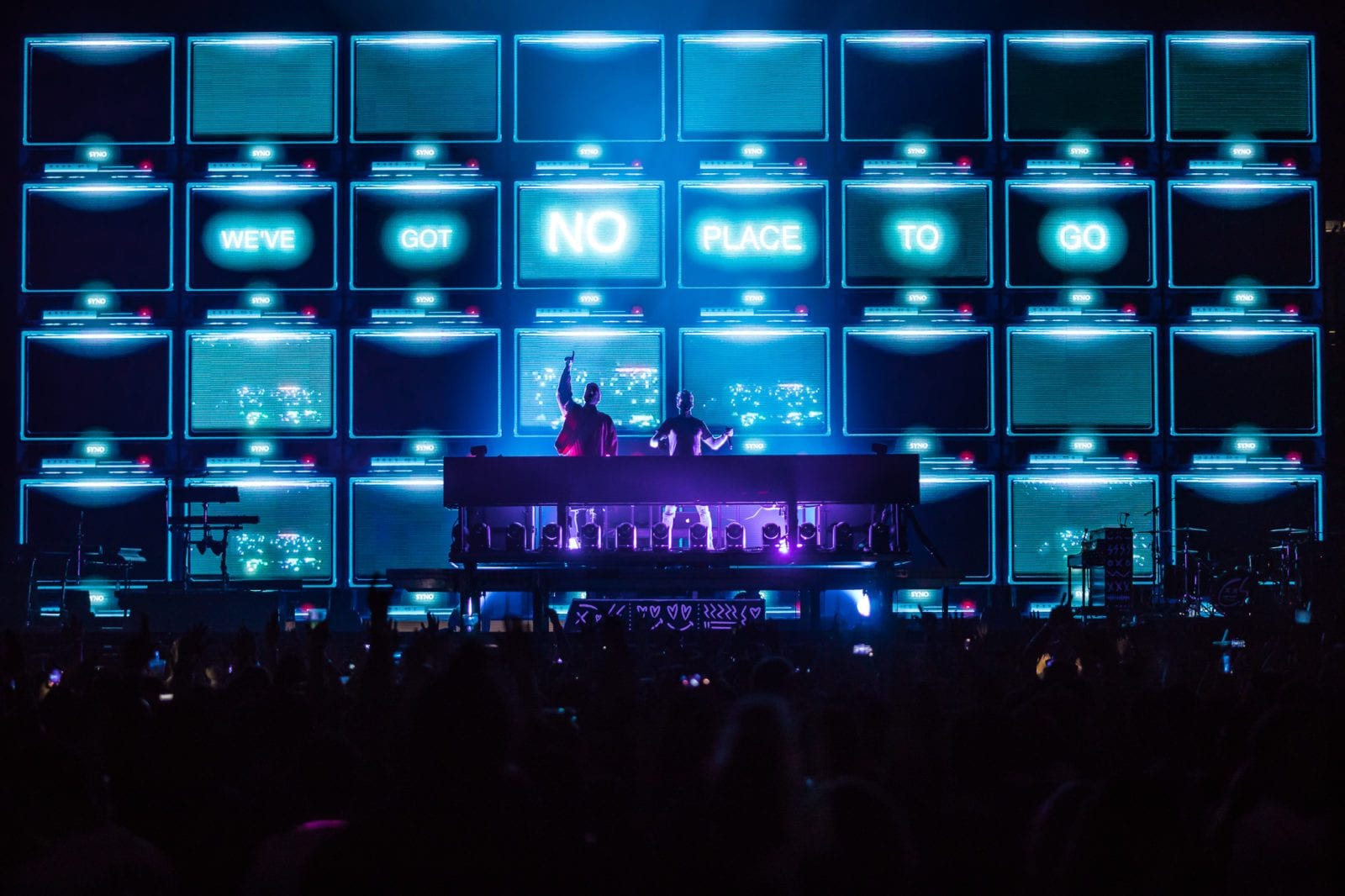 chainsmokers memories do not open tour